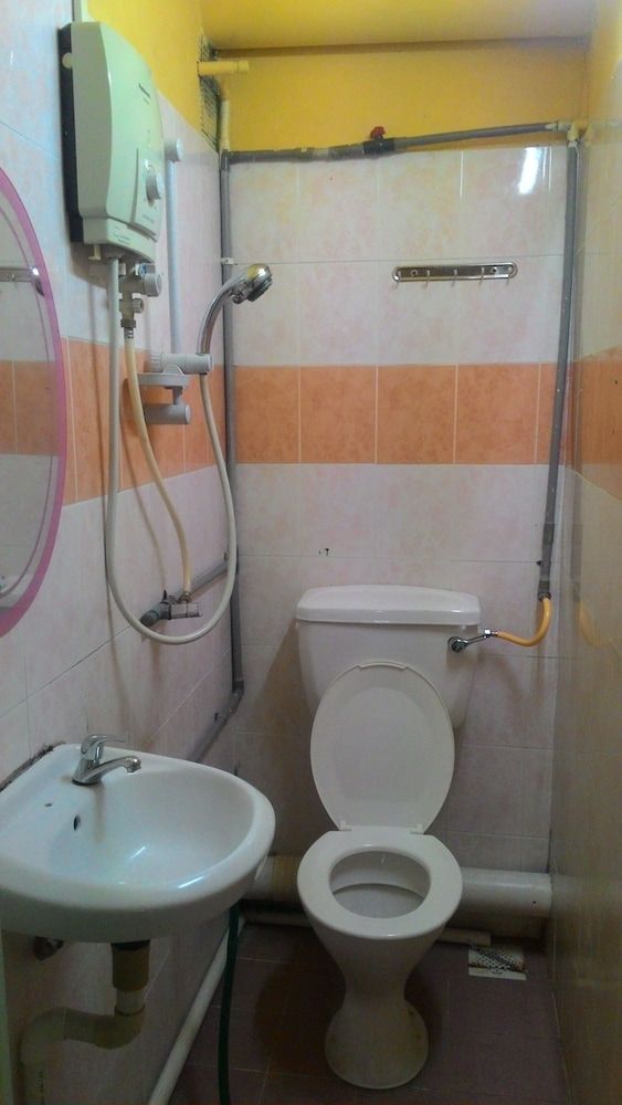 Anggerik Lodging Hotel Mawar Room 4