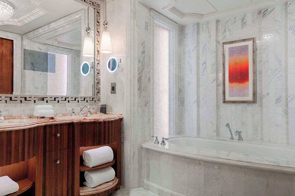 Deep Soaking Bathtub