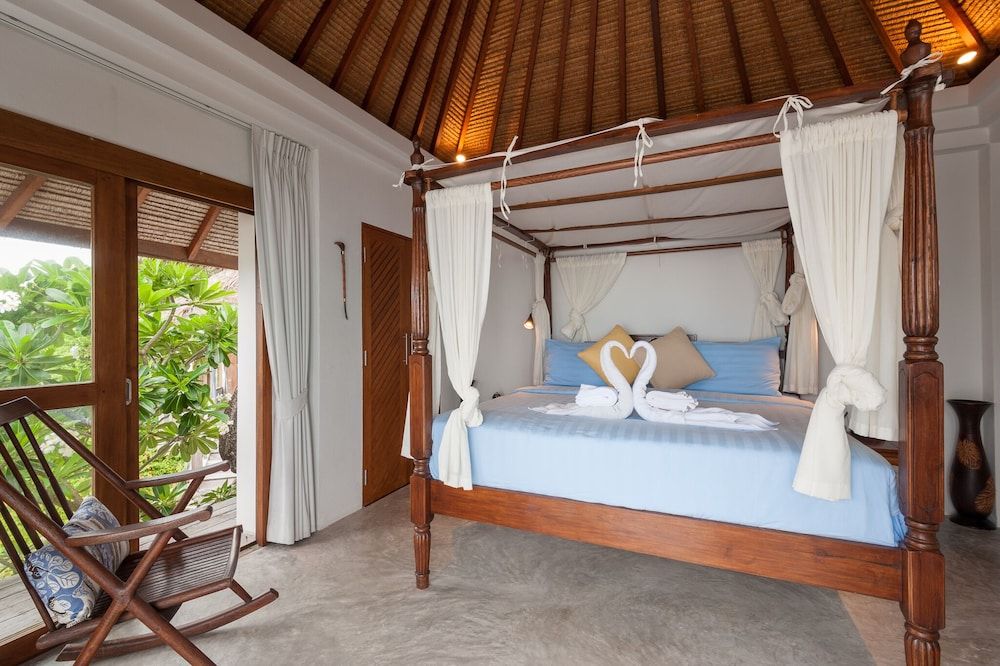 C8 Two-Bedroom Pool Villa Seafront