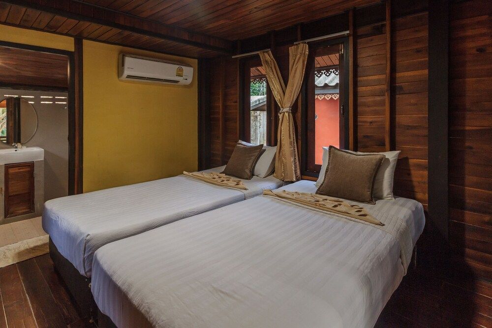 Sabaii Bay Resort Two Person AC Bungalow