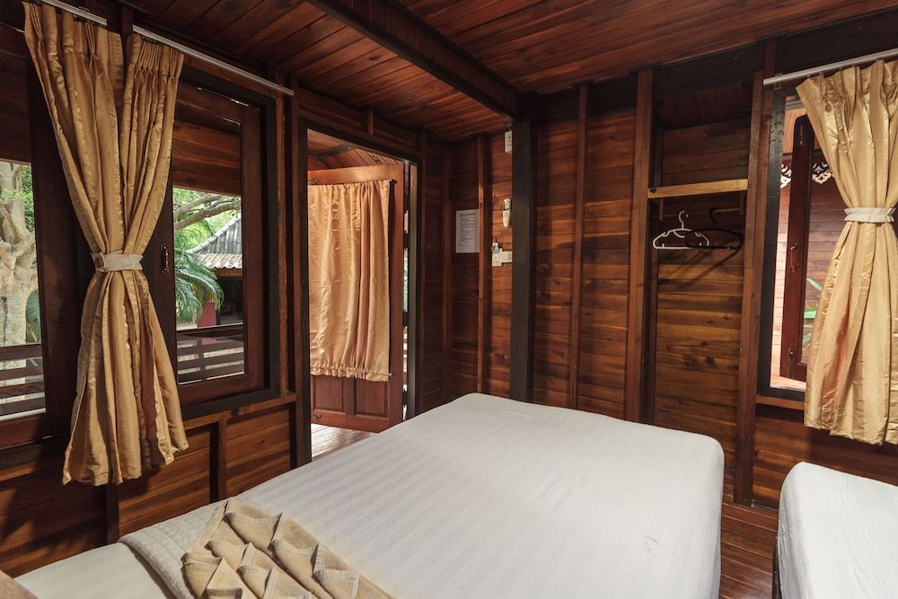 Sabaii Bay Resort Two Person AC Bungalow 10