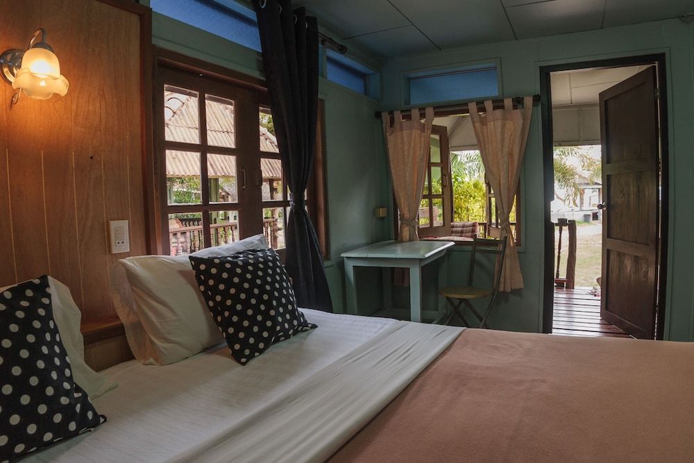 Sabaii Bay Resort Fan Bungalow 17