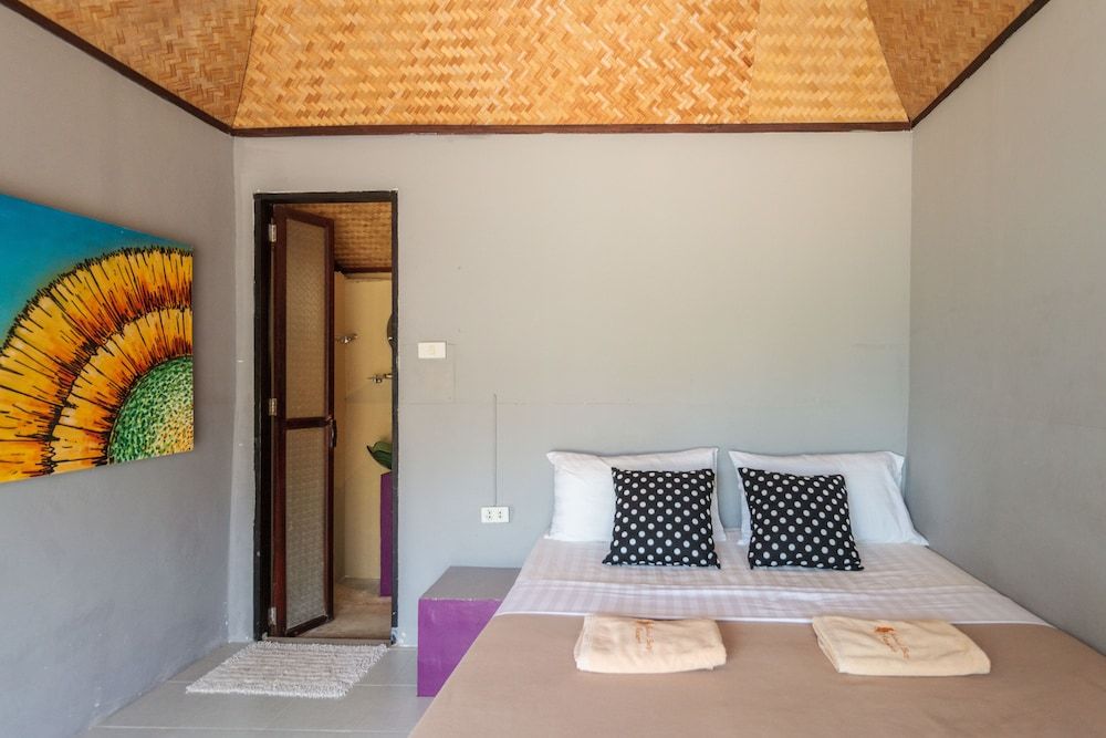 Sabaii Bay Resort Fan Bungalow 3