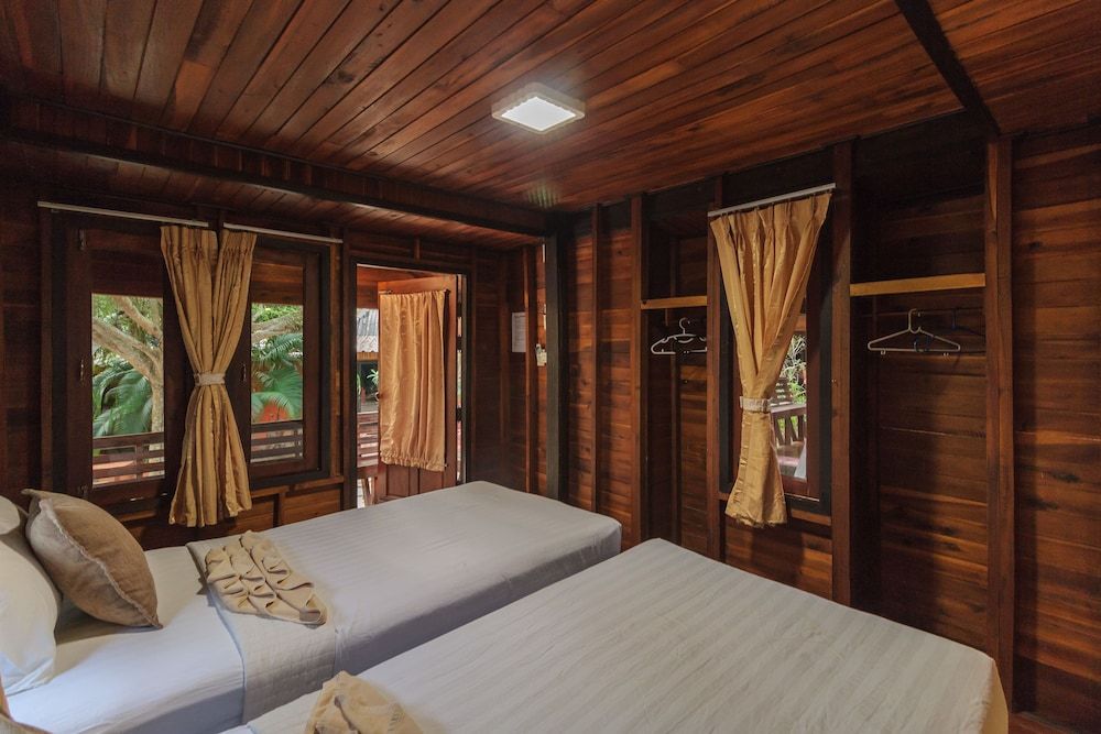 Sabaii Bay Resort Two Person AC Bungalow 4