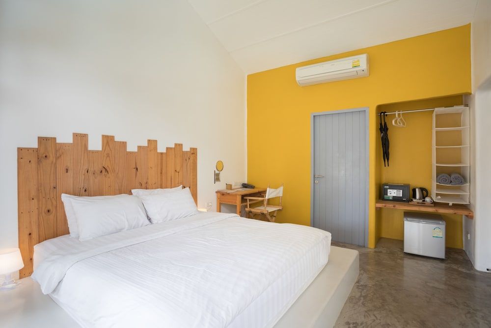 Pajamas Koh Chang Deluxe Double Room, 1 King Bed, Non Smoking, Pool View