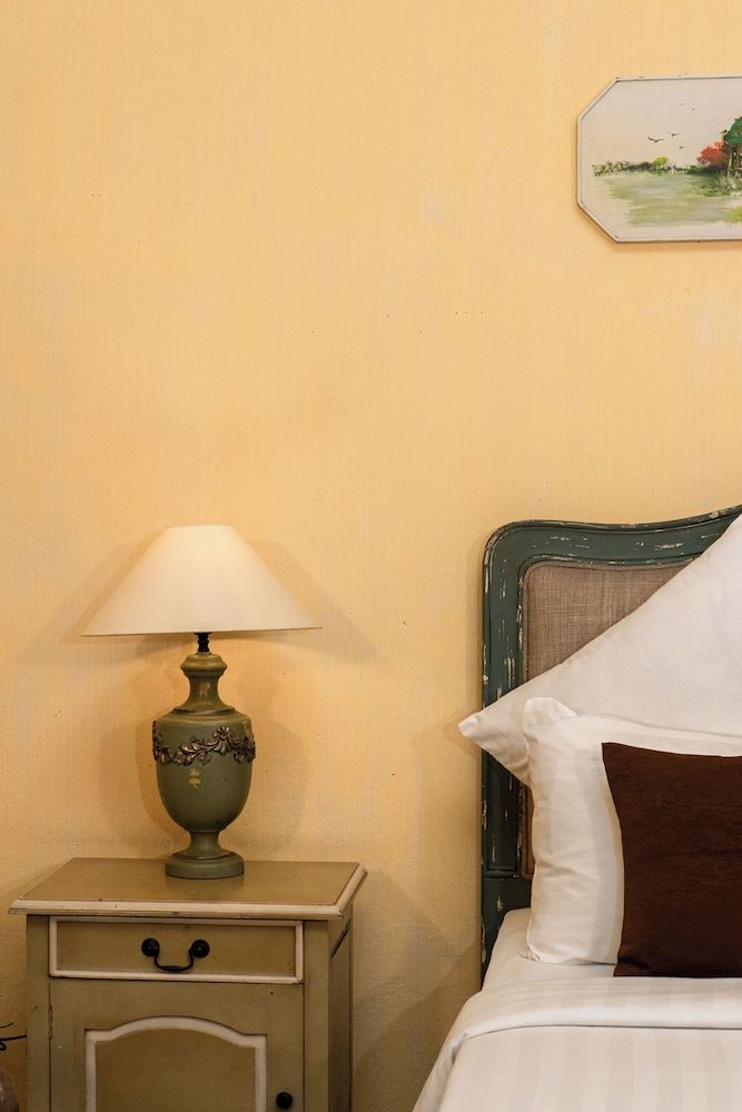 Kayu Arum Resort Deluxe Room 11