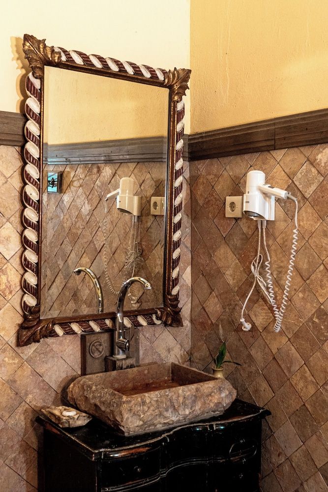 Kayu Arum Resort Deluxe Room 6