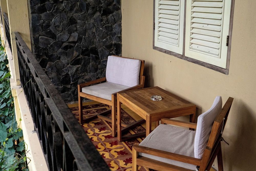 Kayu Arum Resort Deluxe Room 5