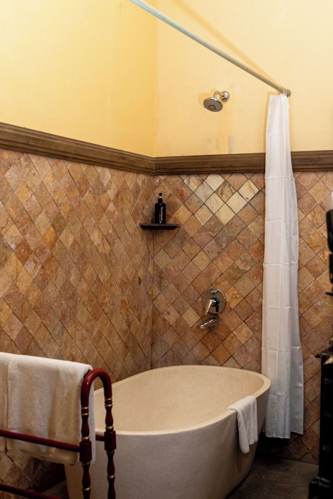 Kayu Arum Resort Deluxe Room 8