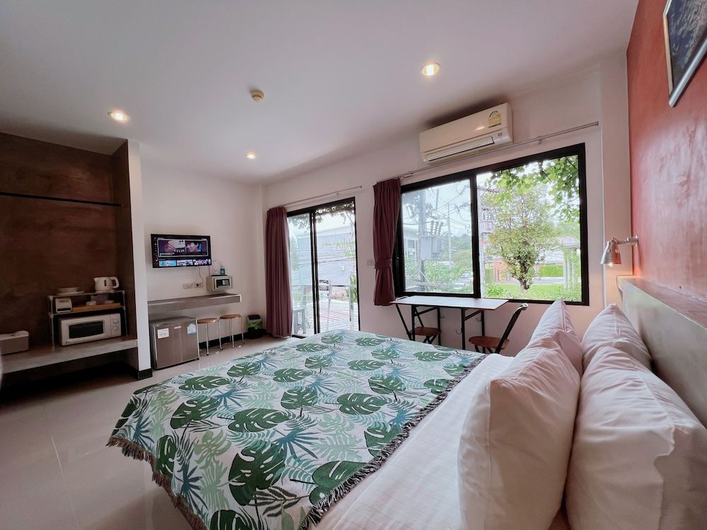 Ideo Phuket Hotel Standard Double Room, 1 King Bed 4
