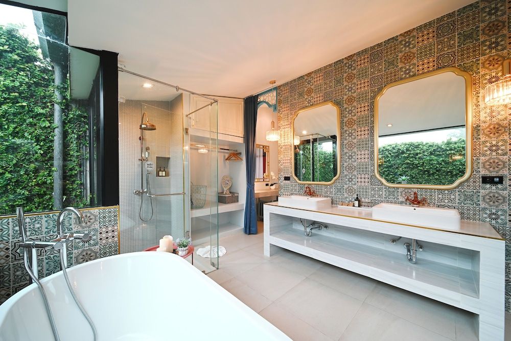 The Kiri Villas Resort King Room with Pool View 7