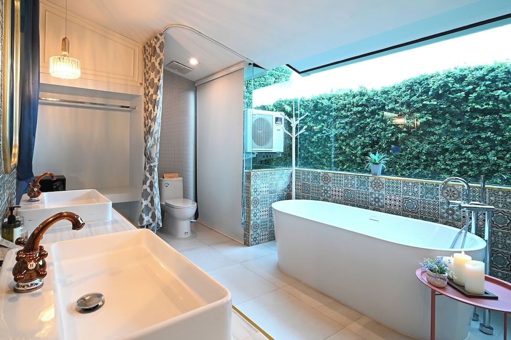 The Kiri Villas Resort King Room with Pool View 10