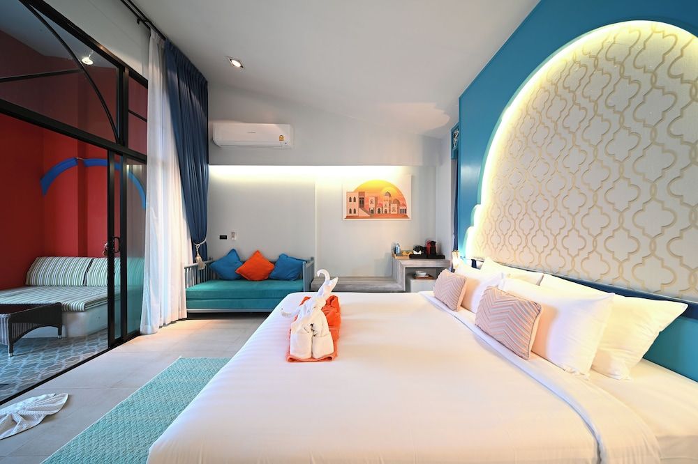 The Kiri Villas Resort King Room with Pool View 2