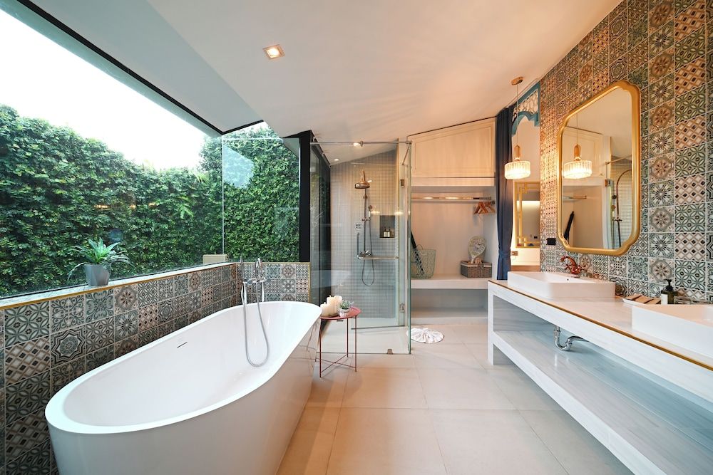 The Kiri Villas Resort King Room with Pool View 8