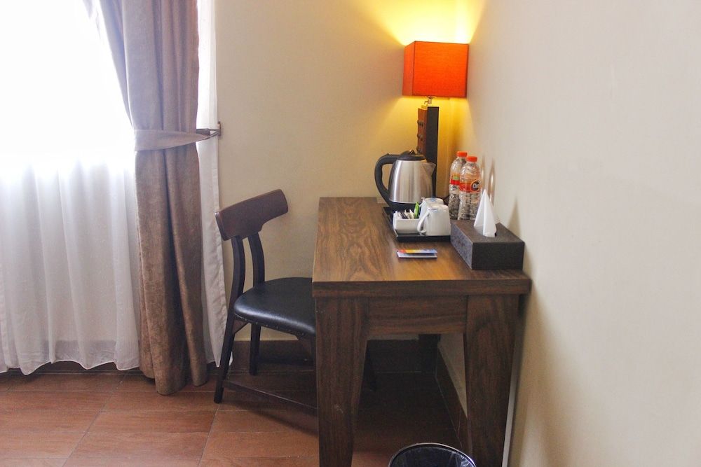 Hotel Dafam Cilacap Deluxe Room 4