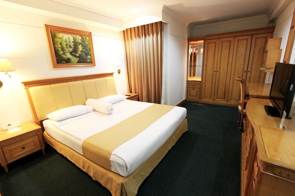 undefined Harmoni Suites Hotel 6