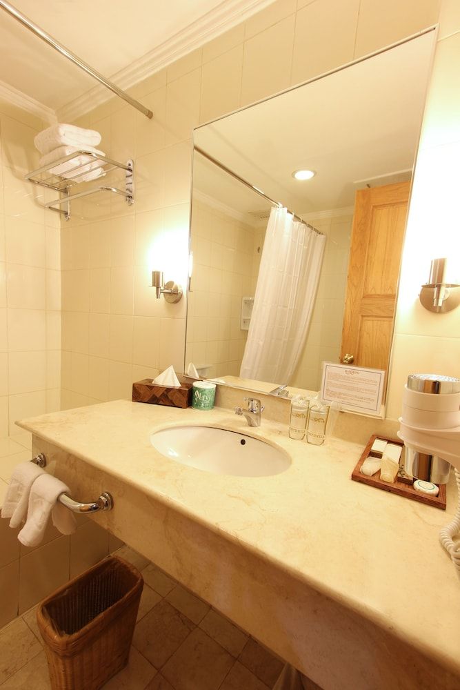 undefined Harmoni Suites Hotel 8