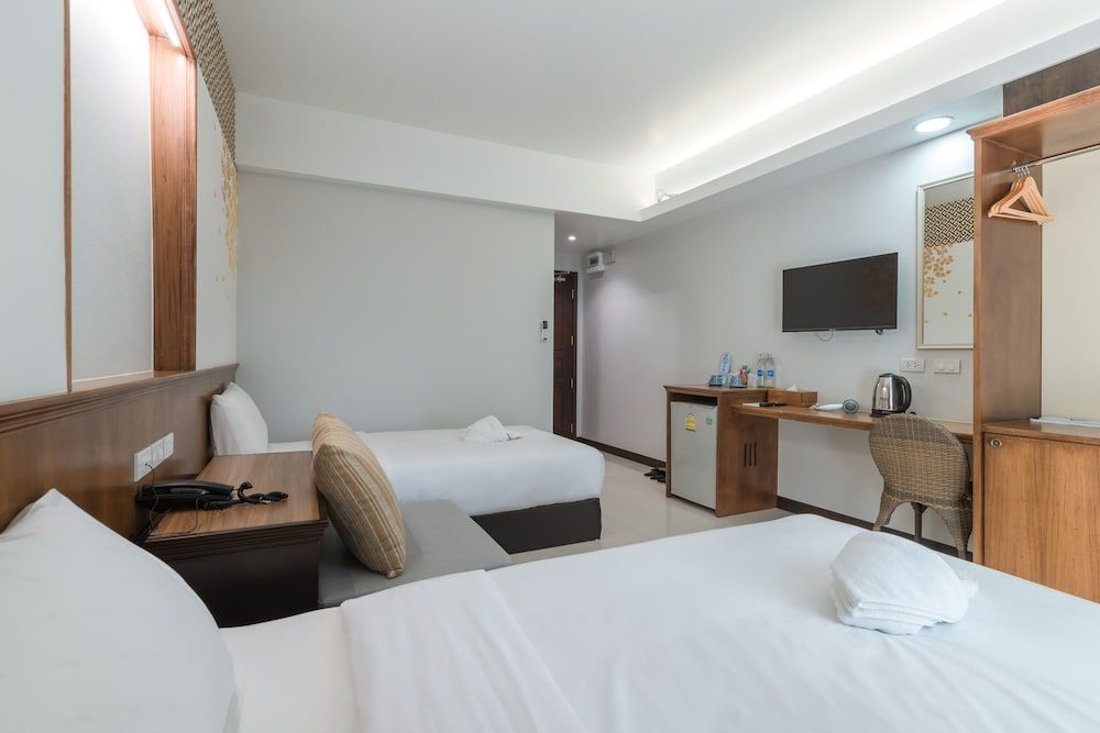 Superior Twin Room, 2 Twin Beds, Pool View