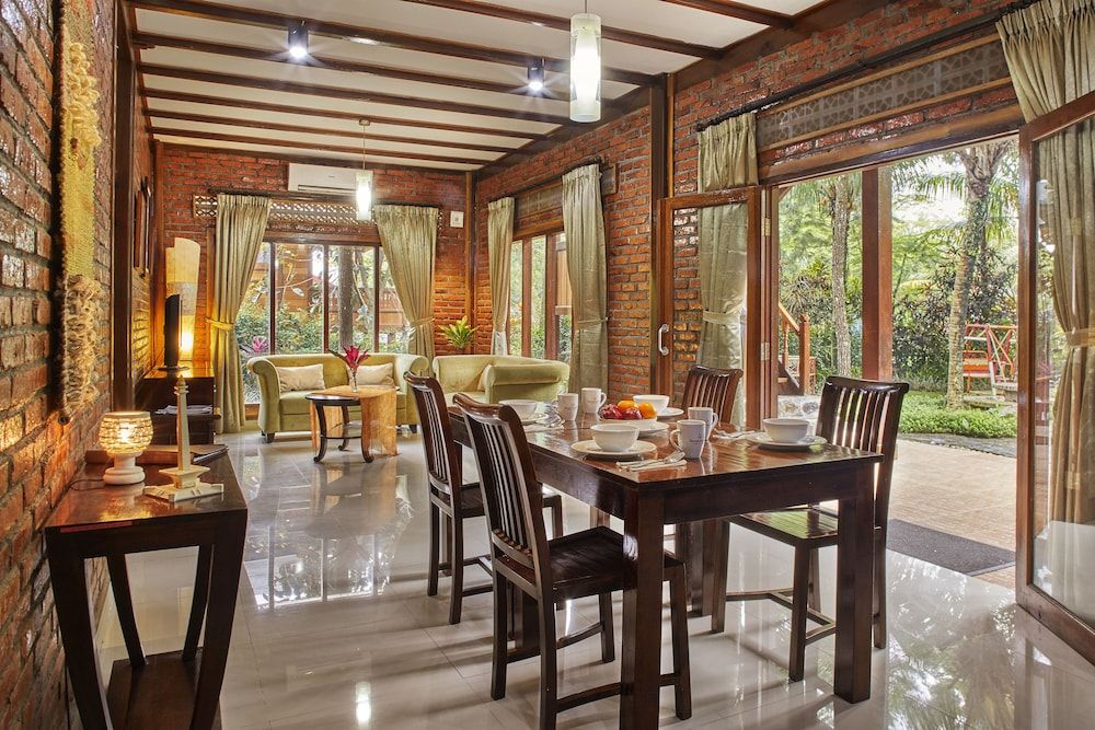 Jambuluwuk Convention Hall & Resort Puncak