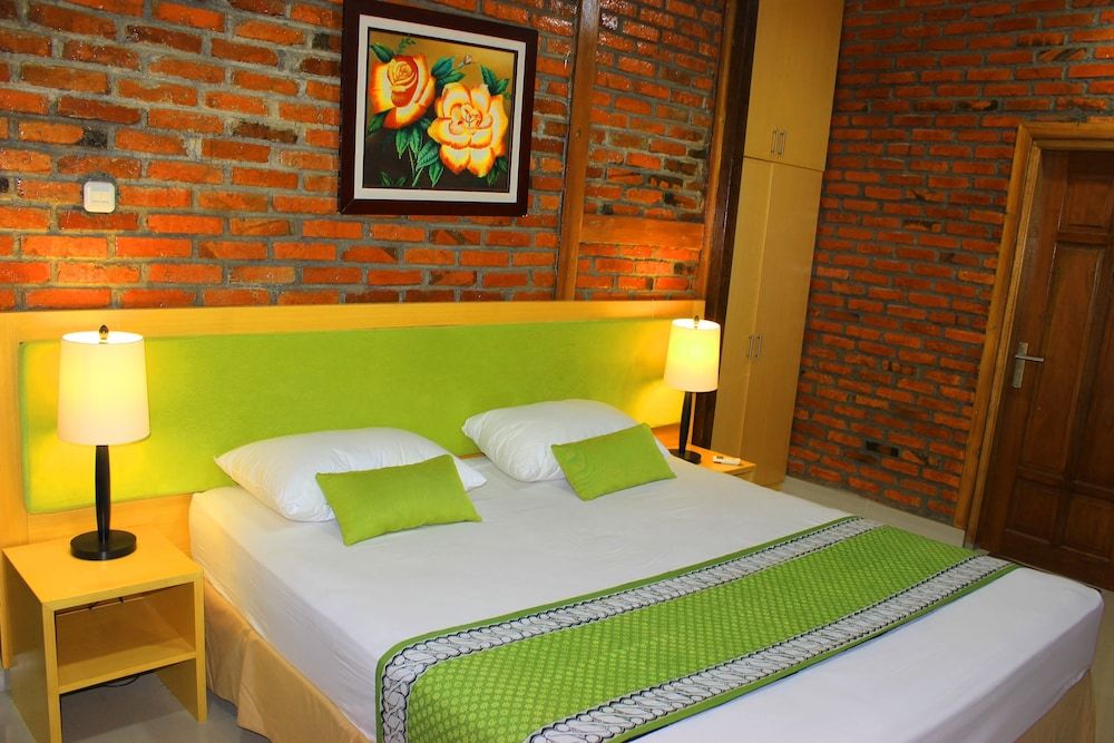 Jambuluwuk Convention Hall & Resort Puncak 4 Bedroom VIP Villa 3