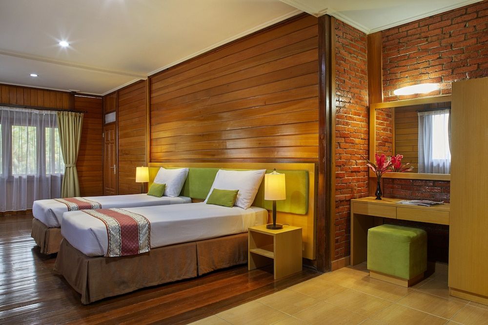 Jambuluwuk Convention Hall & Resort Puncak 3 Bedroom Premier Villa 5