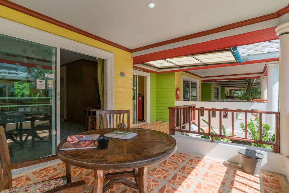 undefined Lemon House 8