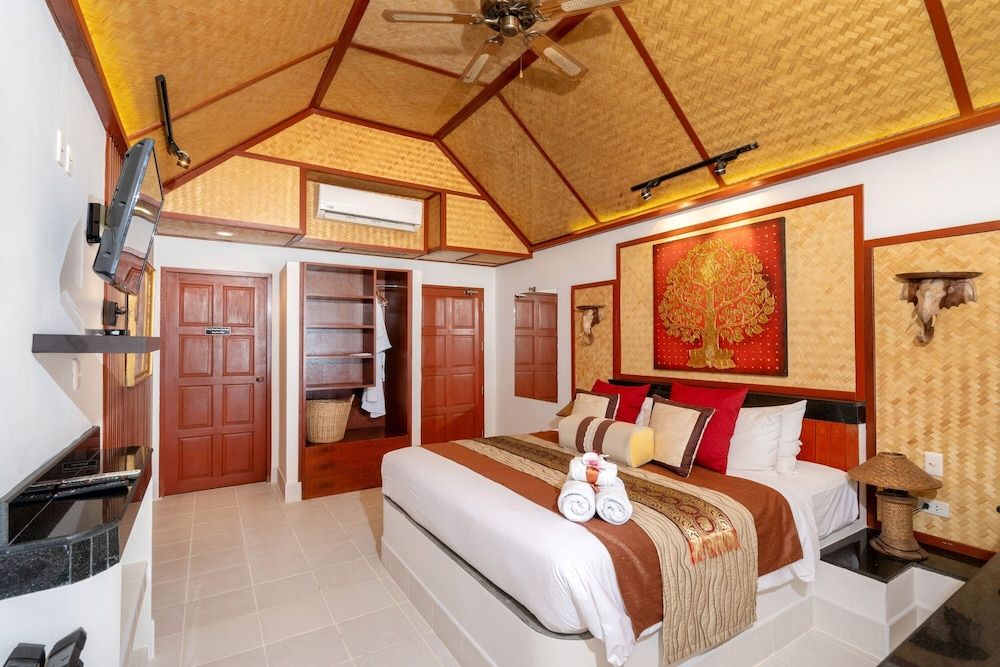 Room, Hot Tub, Beach View