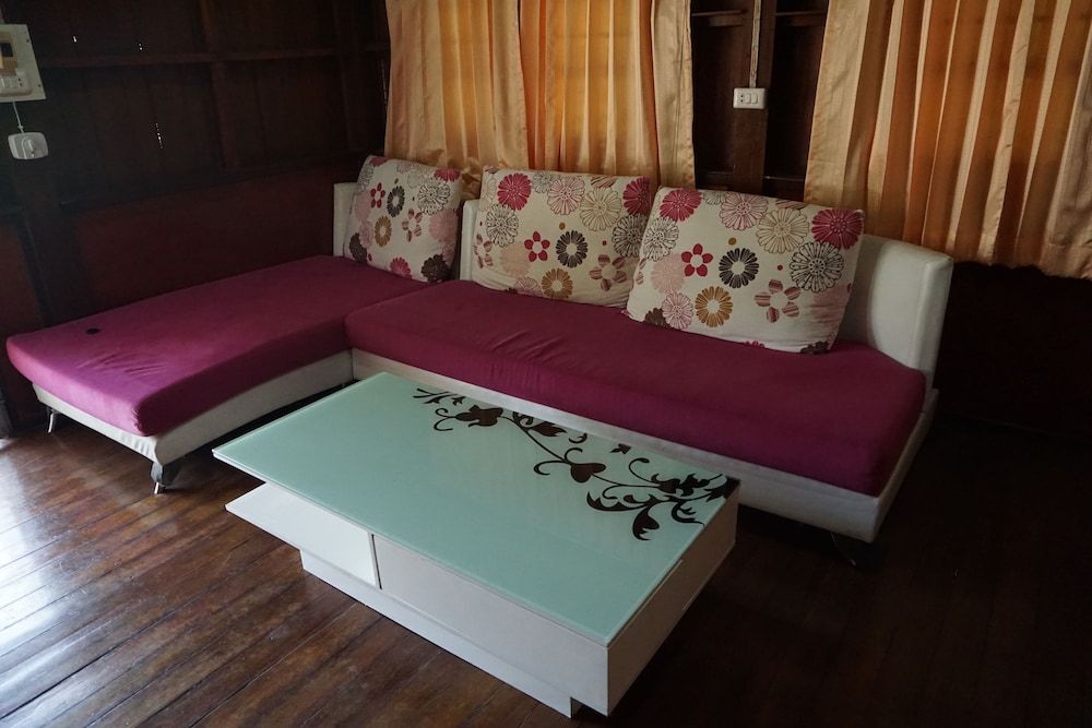 Bang Po Village Family Bungalow