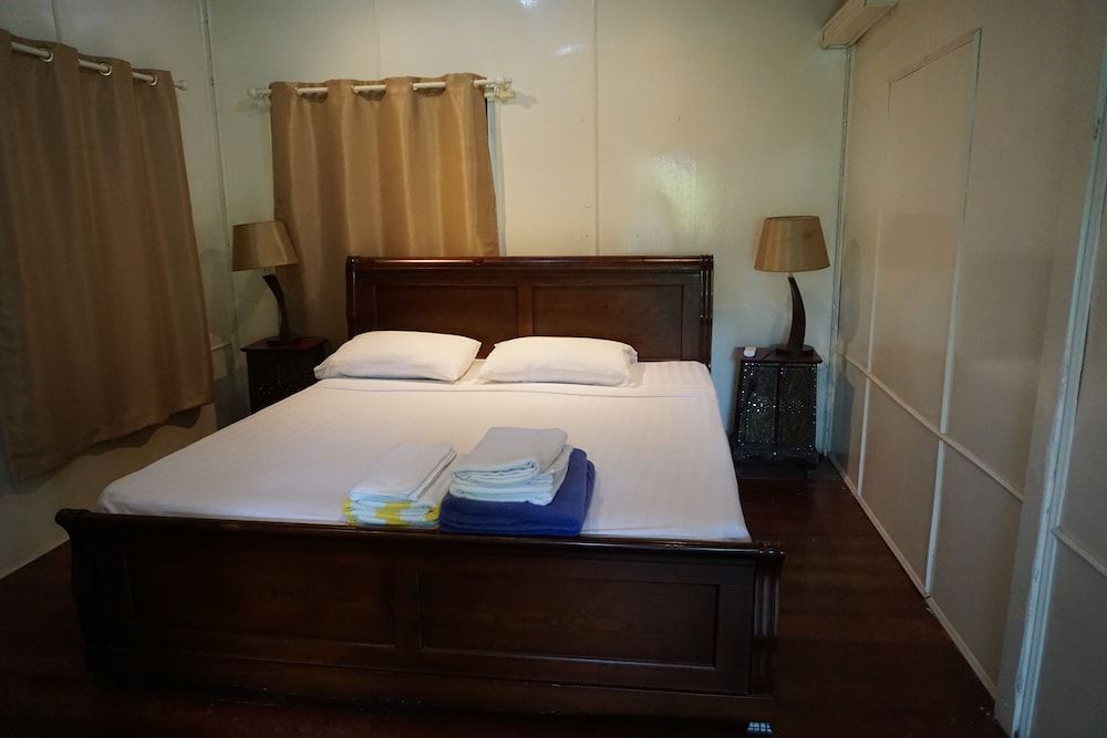 Bang Po Village Superior Bungalow