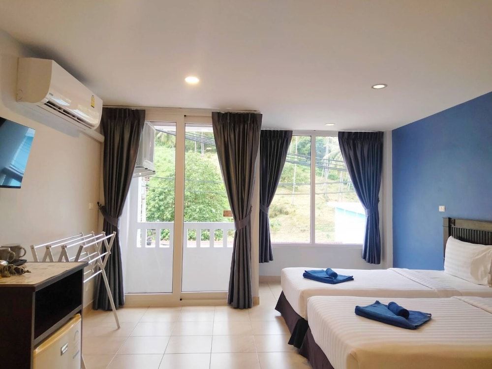 Karon Living Room Superior Basic Room 6