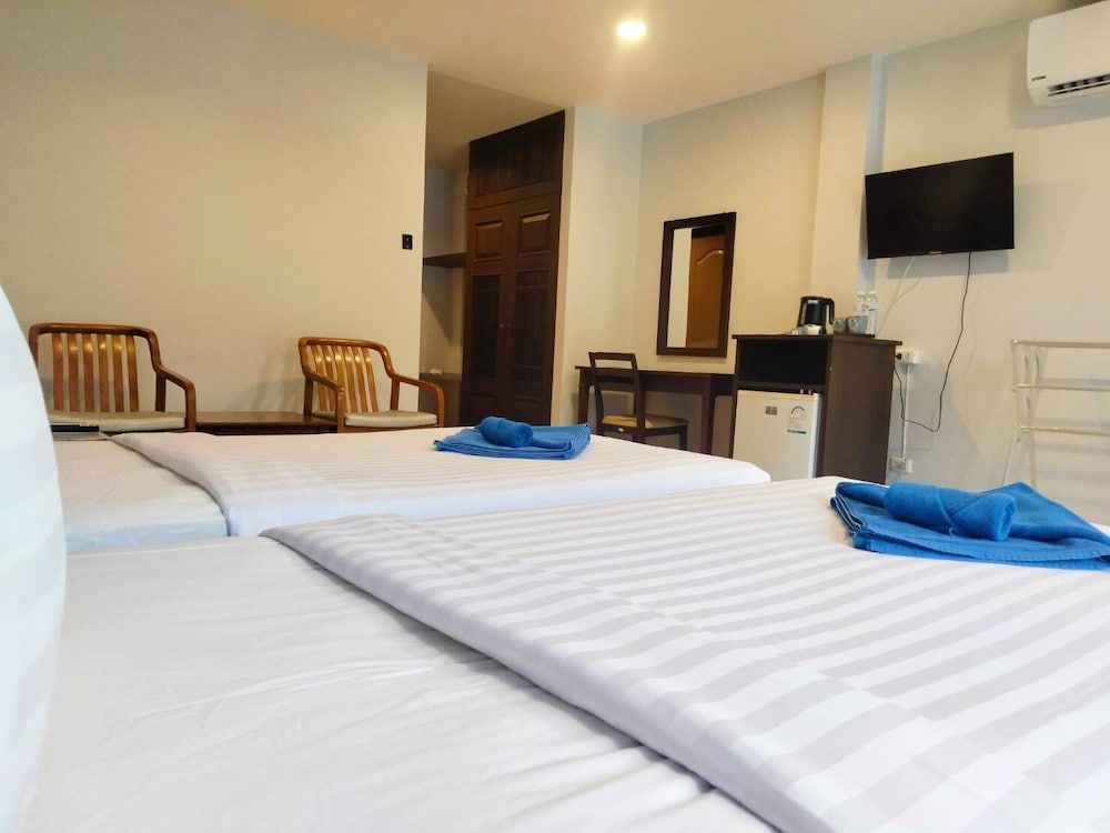 Karon Living Room Superior Basic Room 4