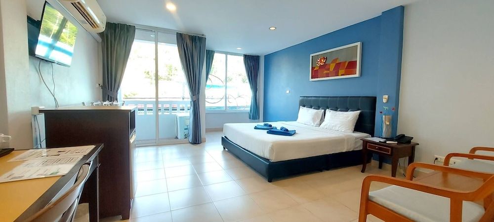 Karon Living Room Superior Basic Room 7