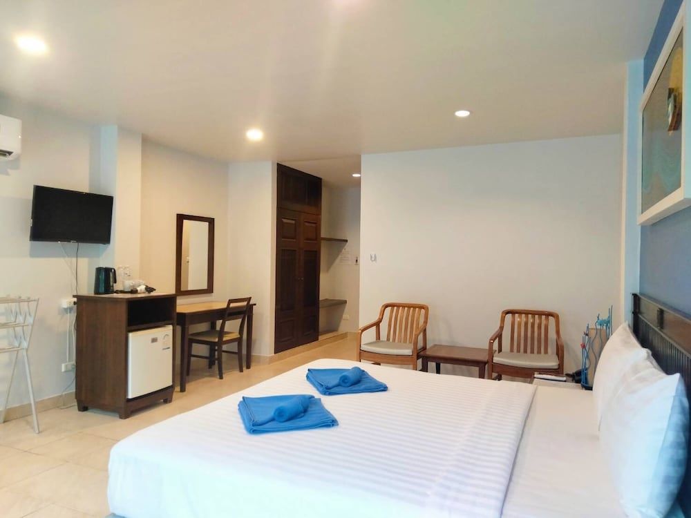 Karon Living Room Superior Basic Room