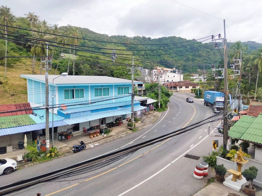 Karon Living Room Superior Basic Room 9