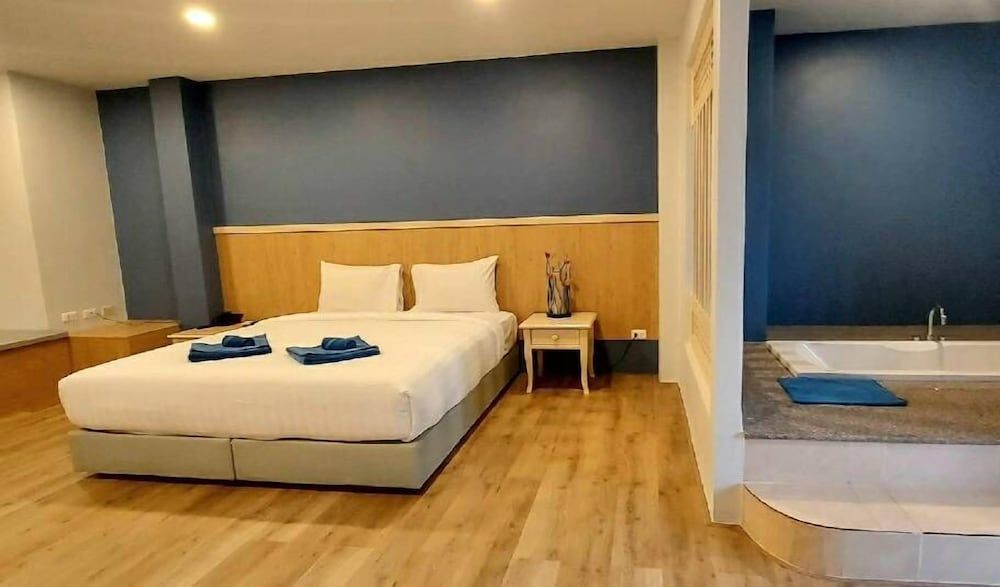 undefined Karon Living Room 10