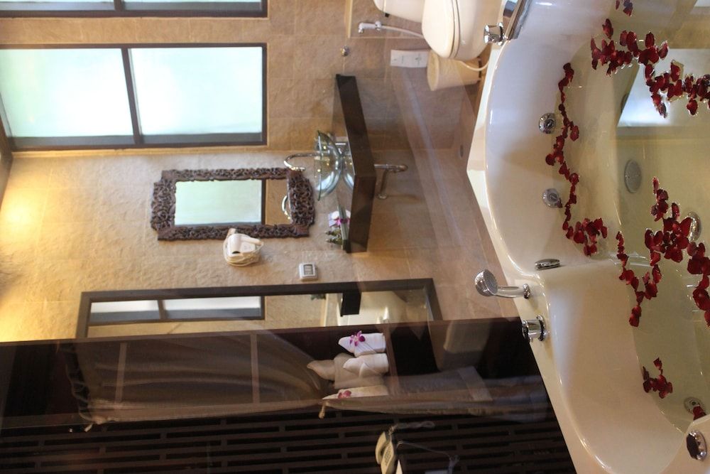 Khao Lak Palm Beach Resort Deluxe Jacuzzi Villa 7