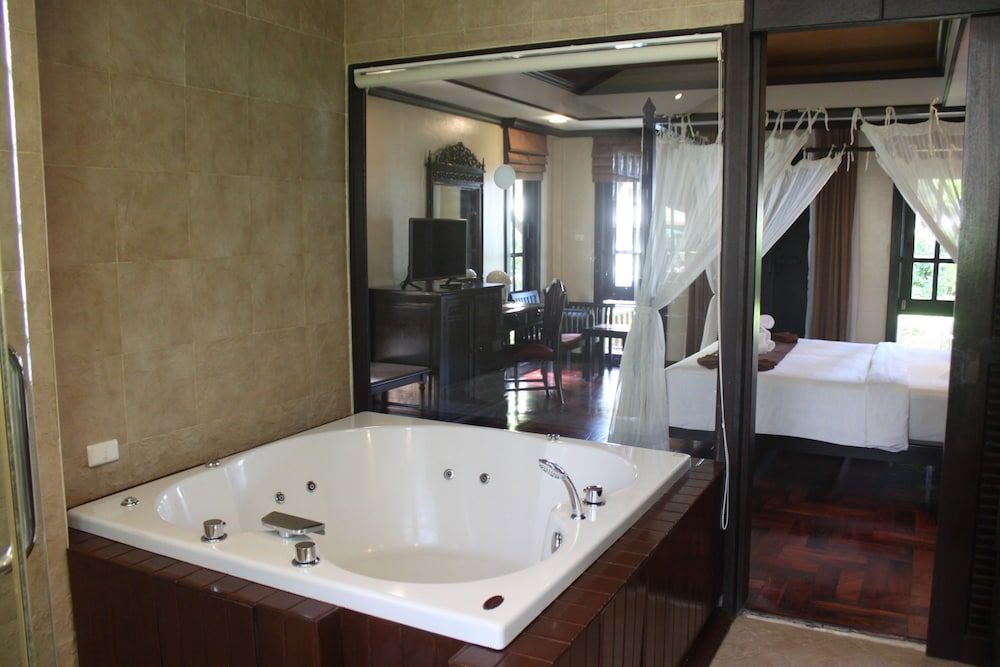 Khao Lak Palm Beach Resort Deluxe Jacuzzi Villa 9