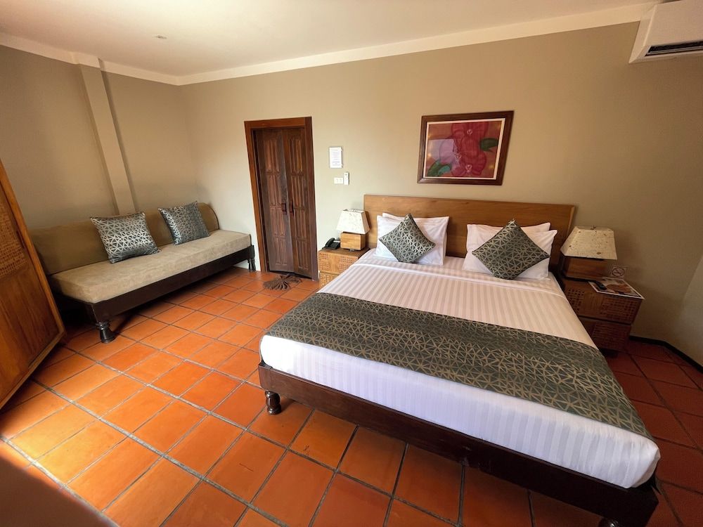 Superior Bungalow, 1 King Bed, Garden View