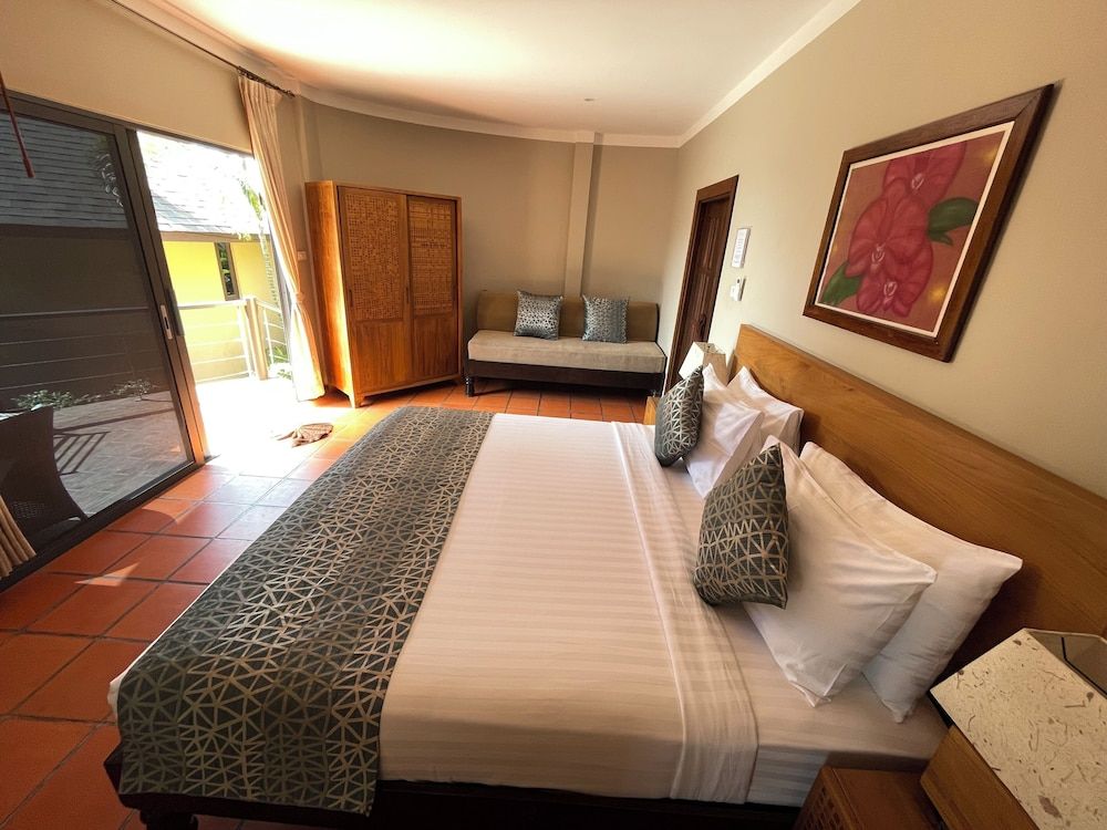 Superior Bungalow, 1 King Bed, Garden View