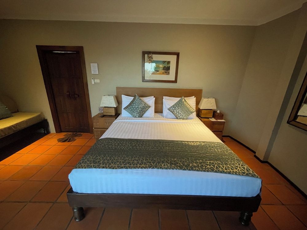 Superior Bungalow, 1 King Bed, Non Smoking, Partial Sea View