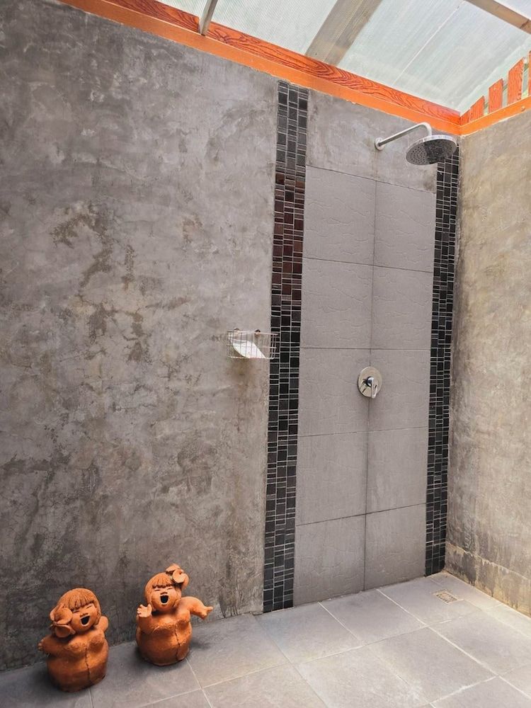 Kaengkrachan Boathouse Paradise Resort Bungalow 10