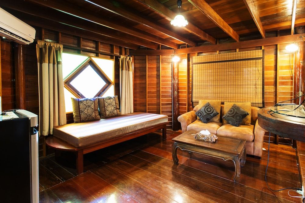 Kaengkrachan Boathouse Paradise Resort Family House 4