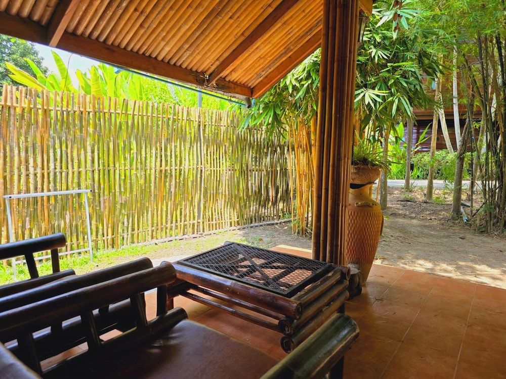 Kaengkrachan Boathouse Paradise Resort Bungalow 9