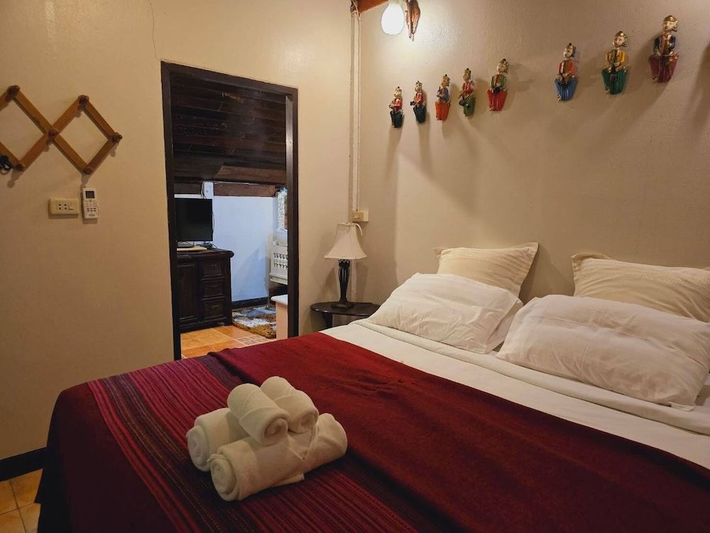 Kaengkrachan Boathouse Paradise Resort Bungalow 2