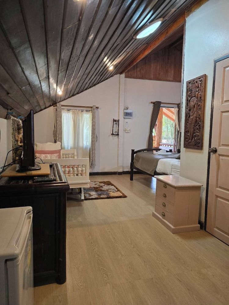 Kaengkrachan Boathouse Paradise Resort Bungalow 16