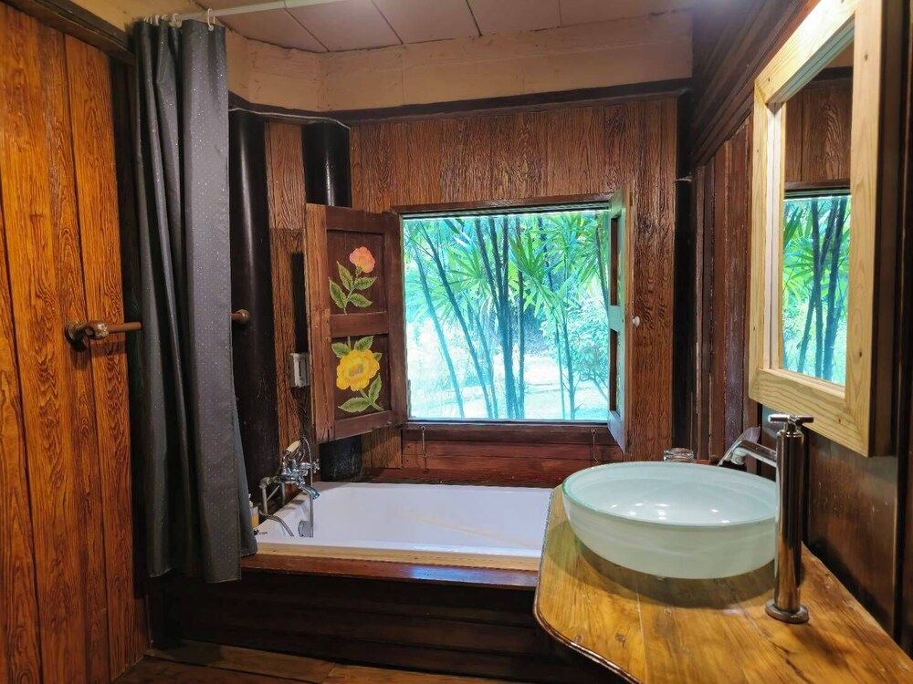 Kaengkrachan Boathouse Paradise Resort Family House 10