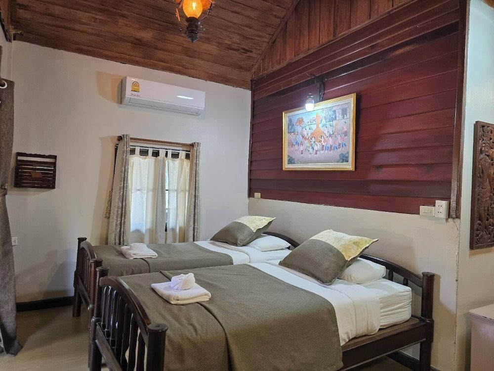 Kaengkrachan Boathouse Paradise Resort Bungalow 3