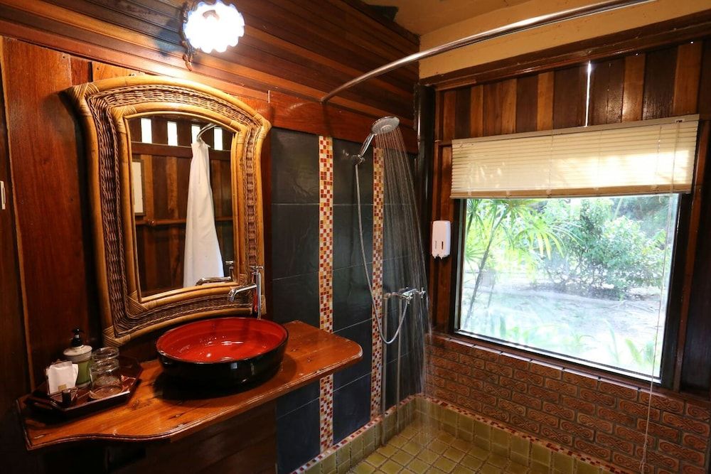 Kaengkrachan Boathouse Paradise Resort Family House 9