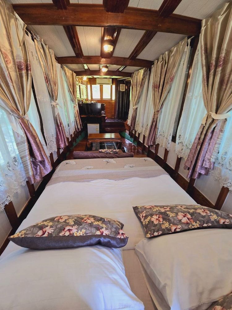 Kaengkrachan Boathouse Paradise Resort Honeymoon Suite, Garden View 2