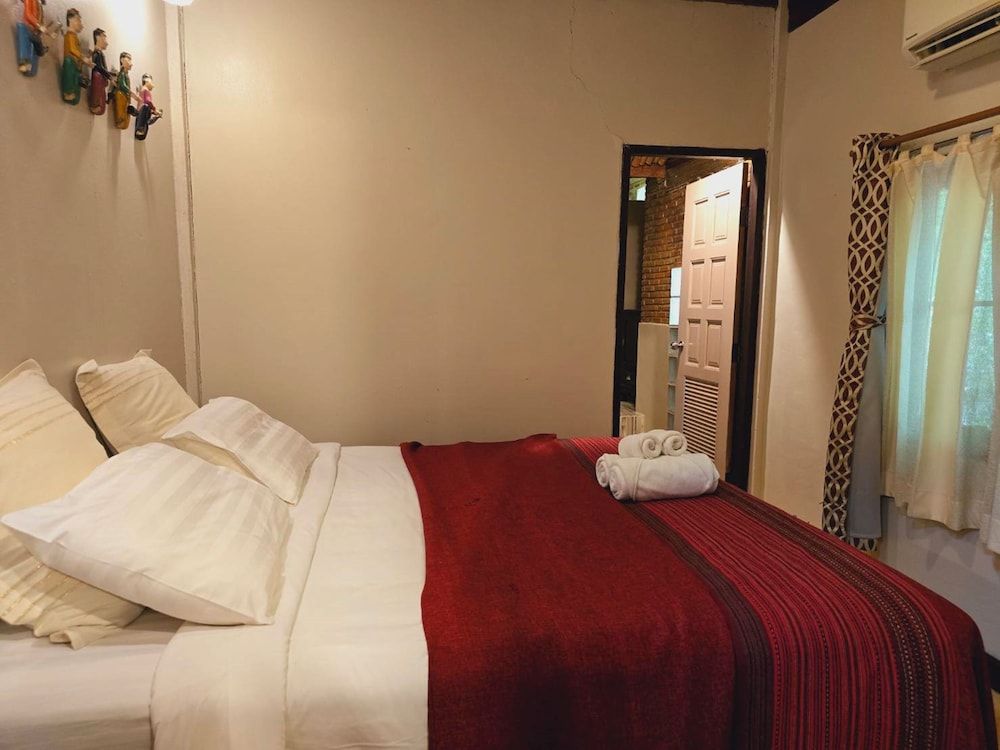 Kaengkrachan Boathouse Paradise Resort Bungalow